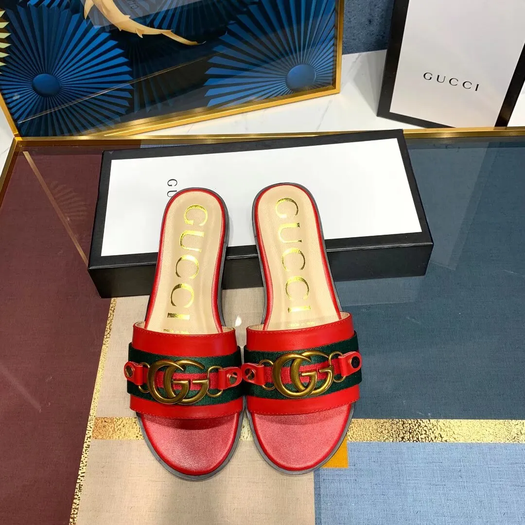 👟👟Ex-factory price 280👟👟 Gucci slippers. All in sheepskin. Sheepskin feet with original GUCCI bronze buckles. High-end atmosphere. Wear-resistant and non-slip branded rubber outsole. 35-42 yards. (41*42 can be customized, non-refundable and non-exchangeable* Welcome new and old customers to sell as shown in the picture)